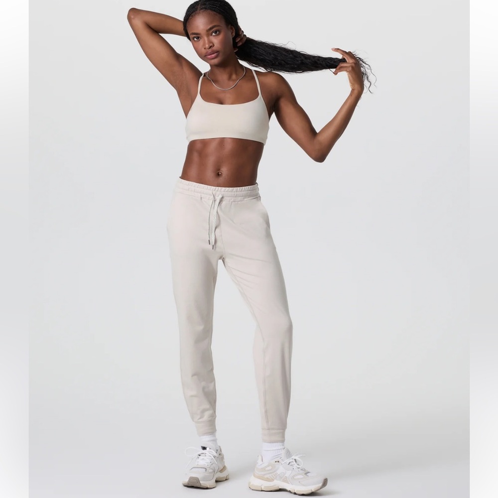 Ecru Performance Jogger Size Small